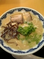 「博多らーめん（替え玉3玉無料）」@由丸 神田小川町店の写真