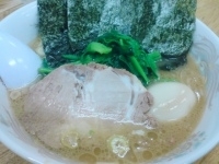 「ラーメン（味濃いめ、麺固め）+青菜+味付玉子」@横浜ラーメン厨房 うえむらやの写真