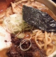 「クレイジー味噌らーめん+カレー（トッピング）+大盛+サービスライ」@日の出らーめん 横浜桜木町本店の写真