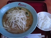 「味噌ラーメン600円+餃子260円+半ライス（サービス）」@くるまやラーメン 横浜泉区店の写真