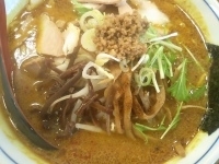 「期間限定 こくカレーらーめん（太麺）+半ライス（820円+100」@らーめん一芯の写真