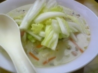 「霜降り白菜のちゃんぽんセット（霜降り白菜のちゃんぽん+餃子）+小」@長崎ちゃんぽん リンガーハット 新宿神楽坂店の写真