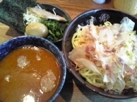 「辛いつけ麺にんにく油（830円）」@横浜家系豚骨醤油極太麺 侍 本店の写真