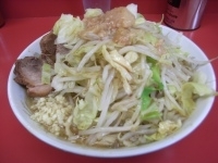 「小ラーメン豚入り700円（全マシ）」@ラーメン二郎 環七一之江店の写真