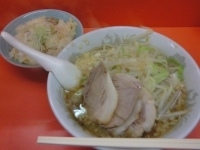 「豚入りらーめん + 豚めし / 750+350円」@らーめん いごっそうの写真