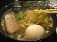 「塩煮干しらーめん850円+玉子100円」@七重の味の店 めじろ 代々木店の写真