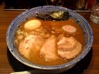 「武士系とんこつラーメン+味玉」@麺屋ZERO1 高円寺駅前通り店の写真