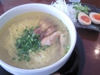 「比内地鶏らーめん（濃い目）+味玉」@麺屋こころの写真