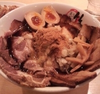 「北の黒豚骨らーめんスペシャル+餃子」@まる竹本舗の写真