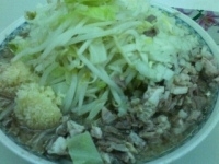 「ラーメン600円+大盛り100円+こま切れ肉70円+たまねぎ70」@ラーメン大 我孫子店の写真