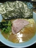 「ラーメン並+大盛ライス（無料）」@横浜ラーメン 裏武蔵家 西千葉本店の写真