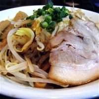 「セアブラック油そば（限定メニュー￥650）」@音麺酒家 楽々の写真