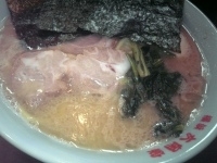 「らーめん中盛り&味玉」@横浜ラーメン六角家 船橋店の写真