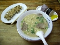 「Bセット（ラーメン・ギョウザ・おにぎり）」@長浜屋台 一心亭 本店の写真