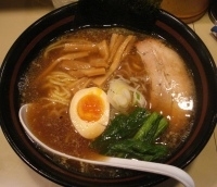 「あっさりらーめん（大盛、中太麺）+焼き餃子+ご飯」@オリきんの写真