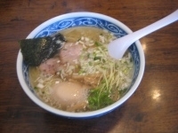 「塩らぁ麺+煮玉子」@自家製麺☆宇都宮餃子 こむさしの写真