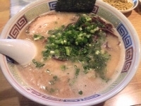 「長浜塩らーめん（ゴッテリ）+替玉3玉+マー油+ニンニク+辛玉+カ」@ハングリードラゴンの写真