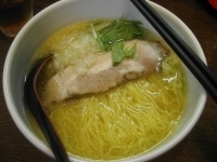 「大盛らーめん（塩）800円」@めんやももの写真