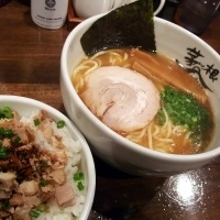 「ラーメン（600円）+チャーシュー丼（100円+50円）」@麺屋 茅根の写真