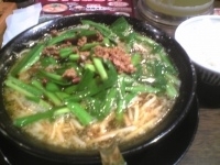 「台湾ラーメンギョーザセット（台湾ラーメン+ギョーザ+ライス）10」@極旨醤油らーめん 一刻魁堂 川口ララガーデン店の写真