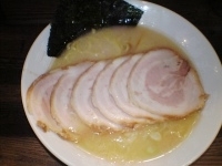 「龍龍麺（ろんろんめん）ちゃーしゅートッピング」@とんこつラーメン 龍龍の写真