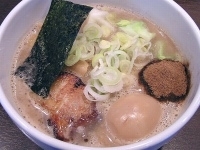 「濃厚豚骨和風 醤油らーめん（味玉トッピング）」@めん屋 いなば‏ 御徒町店の写真