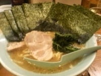 「海苔増しラーメン+小ライス」@横浜家系ラーメン やややの写真