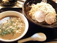 「豚そばつけ麺￥750+大盛￥150（豚2枚サービス・ニンニク・激」@らあめん花月嵐 川越バイパス店の写真