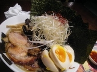 「塩豚骨790円味玉100円海苔100円白髪葱100円キクラゲ10」@どでかっちゃん 木更津店の写真