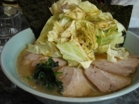 「ラーメン中盛り￥700+キャベチャ￥200+チャーシュー￥300」@横浜らーめん 椿家の写真