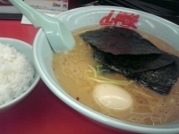 「醤油らーめん&味玉」@ラーメン山岡家 いわき店の写真