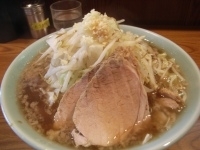 「小ラーメン600円（麺硬め、ヤサイ・ニンニク・カラメ）」@ラーメン二郎 亀戸店の写真