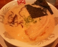 「とんこつラーメン620円」@東京豚骨拉麺 ばんから 新宿歌舞伎町支店の写真