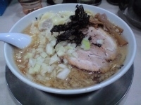 「肉ワンタン麺（950円） （味濃いめタマネギ多め）」@らーめん潤 蒲田店の写真