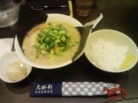 「ラーメン+ごはん半分」@京都銀閣寺 ますたにラーメン 日本橋本店の写真