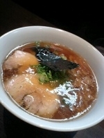 「醤油ラーメン」@支那そばや 本店の写真