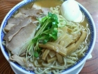 「ラーメン650円+大盛り100円+小豚150円=900円」@明心角ふじの写真
