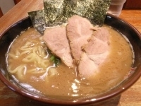 「らーめん肉増し」@横浜家系豚骨醤油極太麺 侍 本店の写真