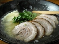 「正油チャーシュー入り塩らー麺1100円」@厚木本丸亭の写真