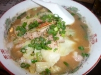 「もつラーメン 700円 + 生ビール」@KENZO Cafeの写真