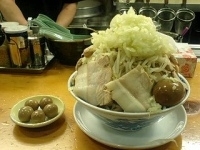 「ラーメン（野菜多め・玉ねぎ多め）+味付玉子+バカ豚+黒玉（うずら」@山勝角ふじ 新松戸店の写真