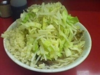 「小ラーメン豚入り+（ヤサイ、ニンニク）」@ラーメン二郎 桜台駅前店の写真