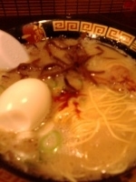 「らーめん+きくらげ+半熟ゆで卵」@一蘭 池袋店の写真