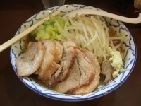 「豚増しらーめん大盛り」@らーめん陸の写真