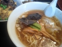 「ラーメン（しょうゆ）+肉玉丼（900円）」@遊遊亭の写真