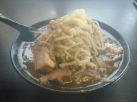 「小ラーメン 630円（野菜ちょいマシ、ニンニクマシ）」@勇花の写真