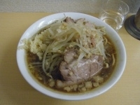 「小ラーメン（麺250g） 650円 （野菜ちょいマシ、にんにくマ」@ガッツリラーメン めんしろうの写真