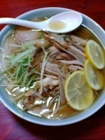 「ネギチャーシューメン（レモン付）」@八角亭の写真