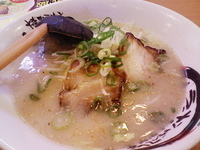 「博多ラーメン+半チャーハン」@博多ラーメンげんこつ 灘店の写真