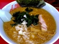 「プレミアム醤油豚骨￥730+背脂￥100×2」@ラーメン山岡家 太田店の写真